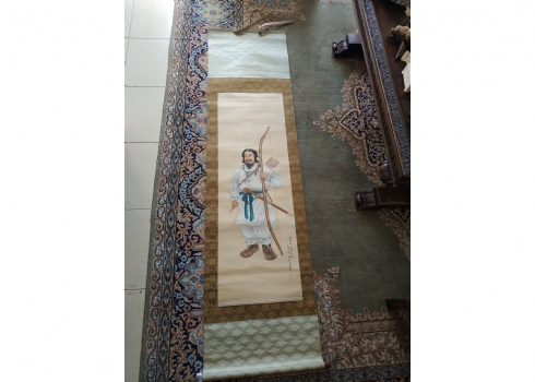 ציור מגילה סיני ישן, מצוייר בצבעי מים (אקוורל) על נייר, מוצמד לבד משי