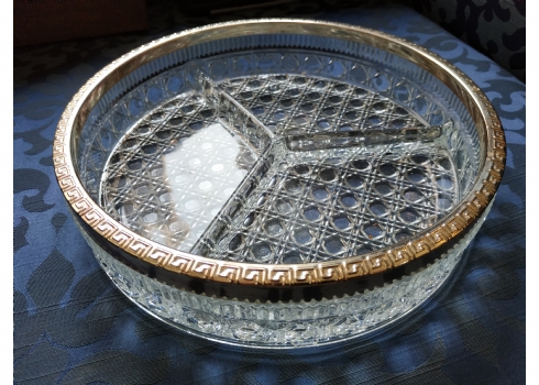 כלי הגשה ישן עשוי זכוכית ושפה עשויה מתכת מצופה כסף