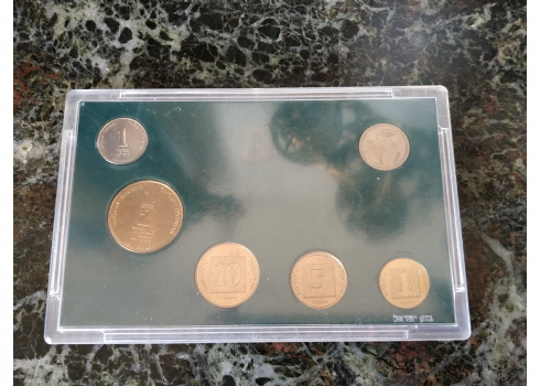 סט של 6 מטבעות ישראלים במארז פלסטיק.