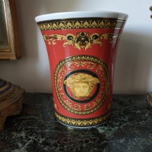 כד פורצלן גרמני מתוצרת 'רוזנטל' ורסצ'ה (Rosenthal  / Versace) מסדרת Medusa