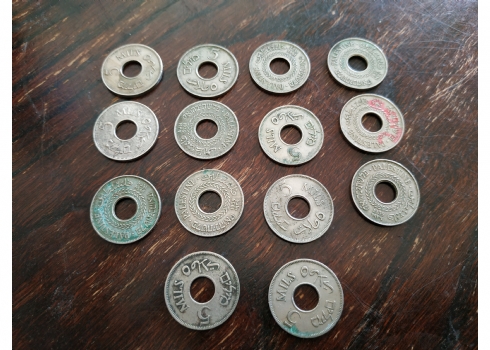 לוט של 14 מטבעות ישנים של 5 מיל מהשנים: 1939, 1935, 1946.