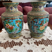 זוג אגרטלי קלואזונה (Cloisonne) סינים ישנים ואיכותיים בדגם ציפורים ופרחים