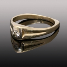 טבעת סוליטר עשויה זהב צהוב 18 קארט