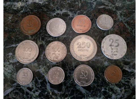 לוט של 12 מטבעות ישנים שונים.