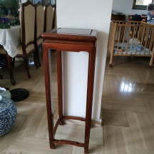 מעמד סיני להצגת פסל, אגרטל או עציץ, עשוי עץ