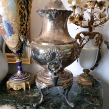 מיחם (סמובר) אמריקאי ישן ואיכותי מתוצרת 'Reed & Barton', חתום, עשוי מתכת מוכספת