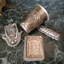 לוט של 4 חפצי כסף, עשויים כסף 'סטרלינג', חתומים