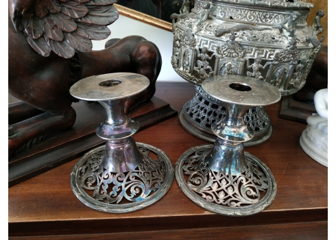 זוג פמוטים אנגלים עתיקים (שפילד), עשויים פליז מצופה כסף, מתוצרת: 'Walker & Hall'