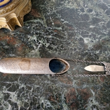 שאטליין (Chatelaine) אנגלי עתיק (ויקטוריאני) מהמאה ה-19, עשוי כסף