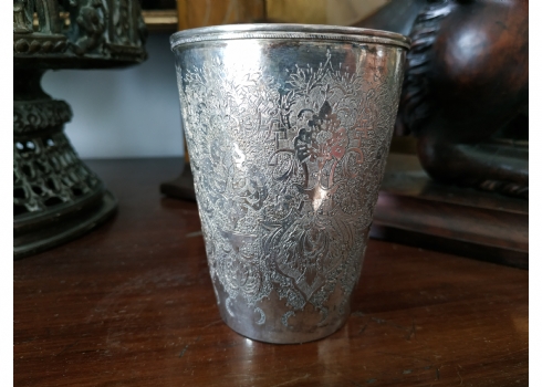 כוס קידוש פרסית ישנה ויפה, עשויה כסף, מעוטרת בעבודת יד אמן, חתומה 'Vartan'