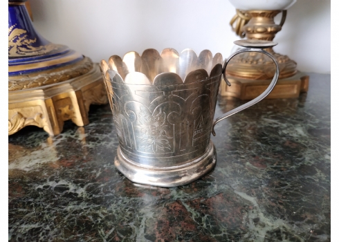 מחזיק כוס תה רוסי עתיק עשוי כסף, חתום '84' ומתוארך לשנת: 1890