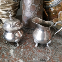 זוג כלי הגשה לחלב וסוכר עשויים מתכת מצופים כסף