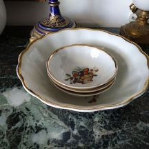 סט כלי פורצלן פולני ישן הכולל קערה מרכזית ועוד שלוש קעריות קטנות