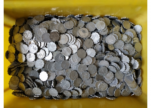 לוט של כמה מאות של מטבעות ישנים של 1 אגורה.