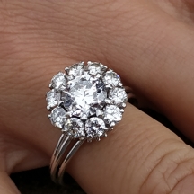 טבעת רטרו ישנה ומרשימה מאד, עשויה פלטינה, משובצת יהלומים סה"כ כ: 2.70 קארט