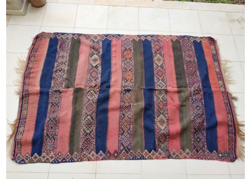 שטיח קילים טוניסאי עתיק מהמאה ה-19, עשוי משני חלקים התפורים יחד