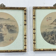 זוג ציורים סינים ישנים, אקוורל על נייר, פגם למסגרת ומתלה אחד שבור וזקוק לתיקון