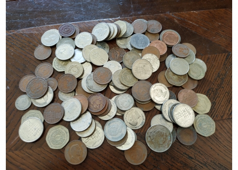 לוט גדול של 126 מטבעות ירדנים ישנים שולוט גדול של 126 מטבעות ירדנים ישנים שונים.