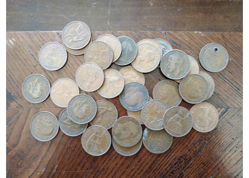 לוט של 34 מטבעות אנגלים של פני אחד, משנת 1901 והלאה (לא רציף).