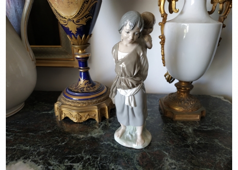 פסל פורצלן ספרדי איכותי מתוצרת: 'ידרו' (Lladro), חתום
