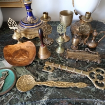 לוט של 13 פרטי מתכת ישנים, חלקם ישראלים (ישראליאנה)