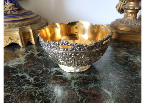 כלי ישן עשוי מתכת מצופה כסף (הפנים מצופה זהב), חתום