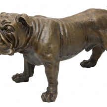 פסל ברונזה ישן בדמות כלב בולדוג