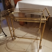 עגלת משקאות ישנה ויפה מאד, עשויה פליז וזכוכית