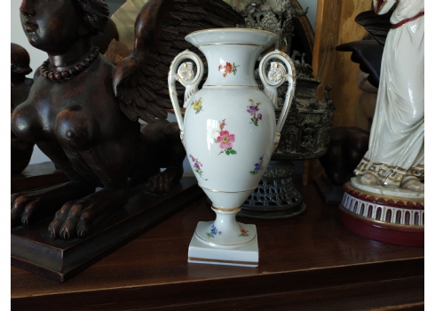 אגרטל פורצלן גרמני איכותי ויפה מתוצרת: 'מייסן' (Meissen) מעוטר ציורי יד של פרחים