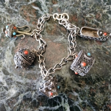 צמיד עתיק מסוג ' Charm Bracelet' עשוי כסף סטרלינג