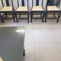 סט של ארבעה כיסאות לפינת אוכל / למטבח, עשויים עץ