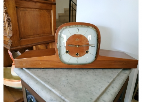 שעון שולחני ישן מתקופת הארט דקו, עשוי עץ, מתכת וזכוכית, לא נבדק מצב עבודה