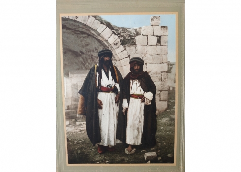 צילום עתיק מוצמד לקרטון, לא חתום