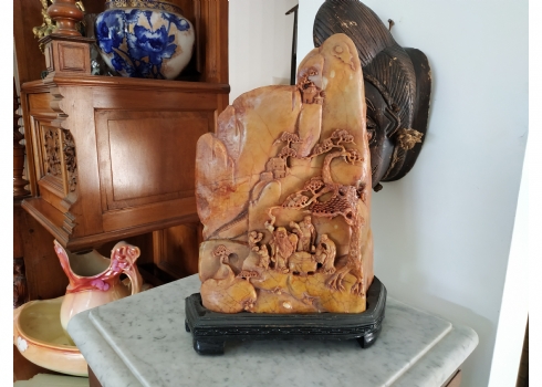 קישוט סיני גדול כבד ומאסיבי עשוי אבן סבון מסוג 'שושאן' (Shoushan Soapstone)