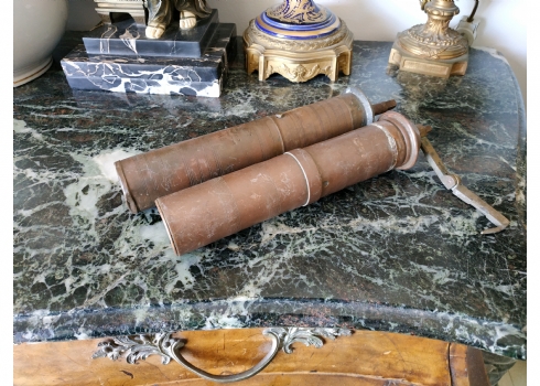 לוט של שתי מטחנות פלפל עתיקות עשויות נחושת
