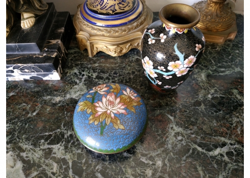 לוט של שני כלי קלאוזונה (Cloisonné) סינים ישנים