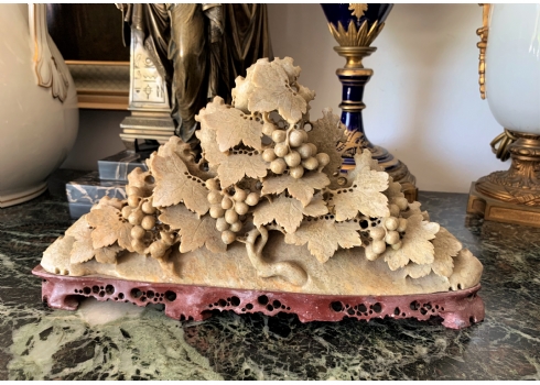 קישוט סיני עשוי אבן סבון 'שושאן' (Shoushan Soapstone)