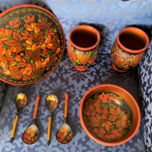 לוט של 8 חפצי חוחלומה (Khokhloma רוסים ישנים, עשויים עץ מעוטרים ציורי יד על רקע