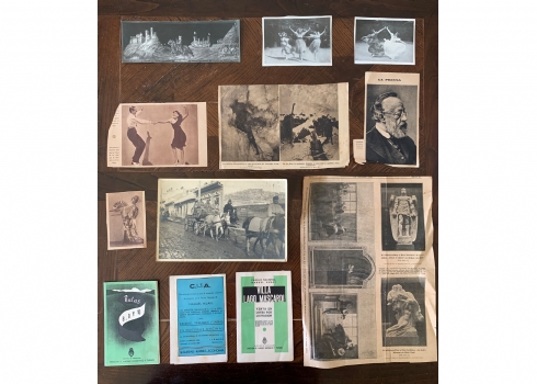 לוט של 27 צילומים, מפות וגזרי עיתון ישנים, מתחילת המאה ה20.