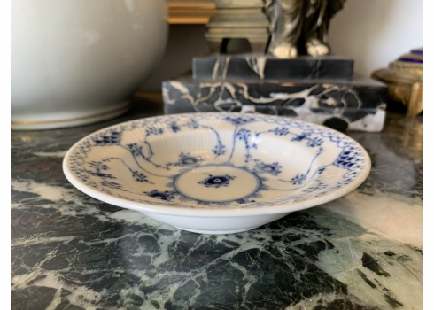 צלחת פורצלן דנית, מתוצרת: 'רויאל קופנהגן' Royal Copenhagen (דגם Blue Fluted)