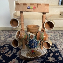 מעמד רומני דקורטיבי לספלים, עשוי עץ, הספלים קרמיקה