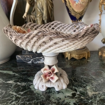 כלי איטלקי ישן מתוצרת 'קאפודימונטה' (Capodimonte)