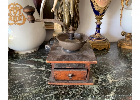 לאספני מטחנות קפה עתיקות - מטחנת קפה עתיקה