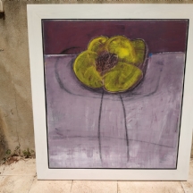 סאלח אלקרא - פרח צהוב על רקע סגול'