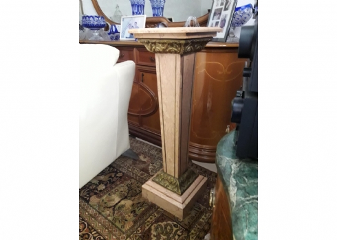 עמוד תצוגה ישן בסגנון עתיק עשוי ברונזה ושיש ורוד