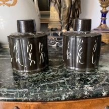 זוג כלי חרס סינים ישנים, כמיכלי תה (Tea caddy)