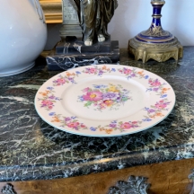 צלחת בוהמית ישנה, מתוצרת: 'Bohemia Ceramic Works', עשויה פורצלן, מעוטרת וחתומה