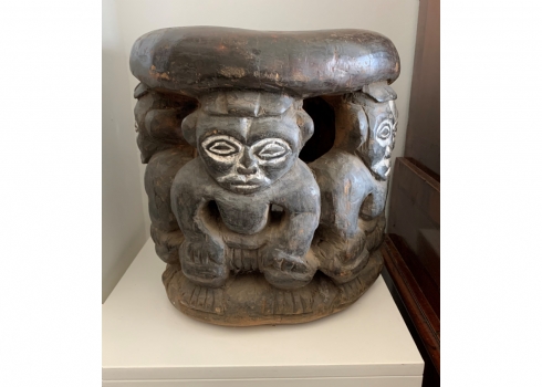 כיסא צ'יף אפריקאי טקסי עתיק (Chief Ceremonial Stool) של אנשי ה 'Bamileke' מקמרון