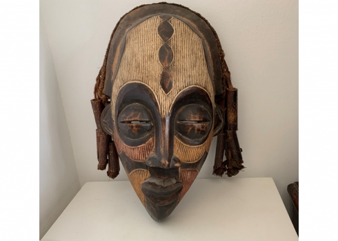 מסכה אפריקאית עתיקה של שבט הצ'וקווה (Chokwe people)