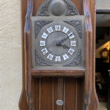 שעון קיר בסגנון עתיק עשוי עץ ופיוטר
